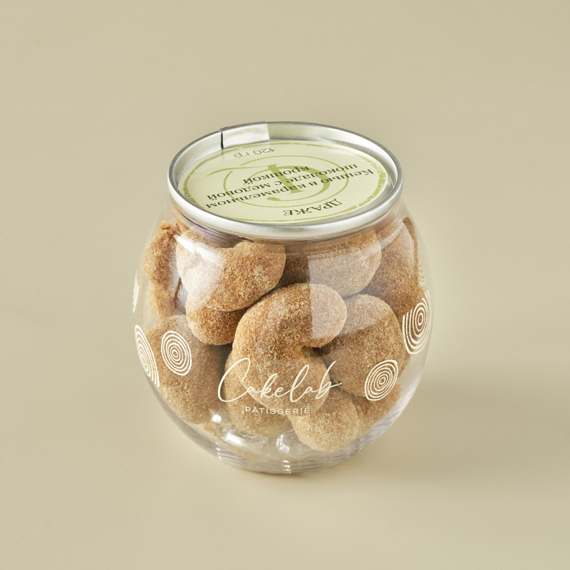 Asal ushoqlari bilan karamel shokoladga botirilgan keshyu