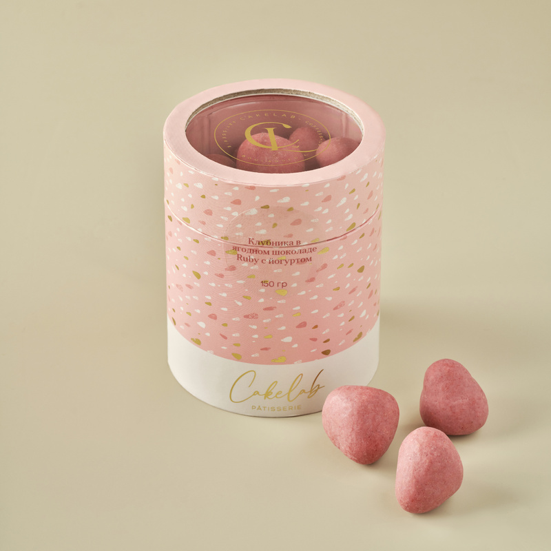 Rezavor shokolad bilan qoplangan qulupnay Yogurt bilan ruby