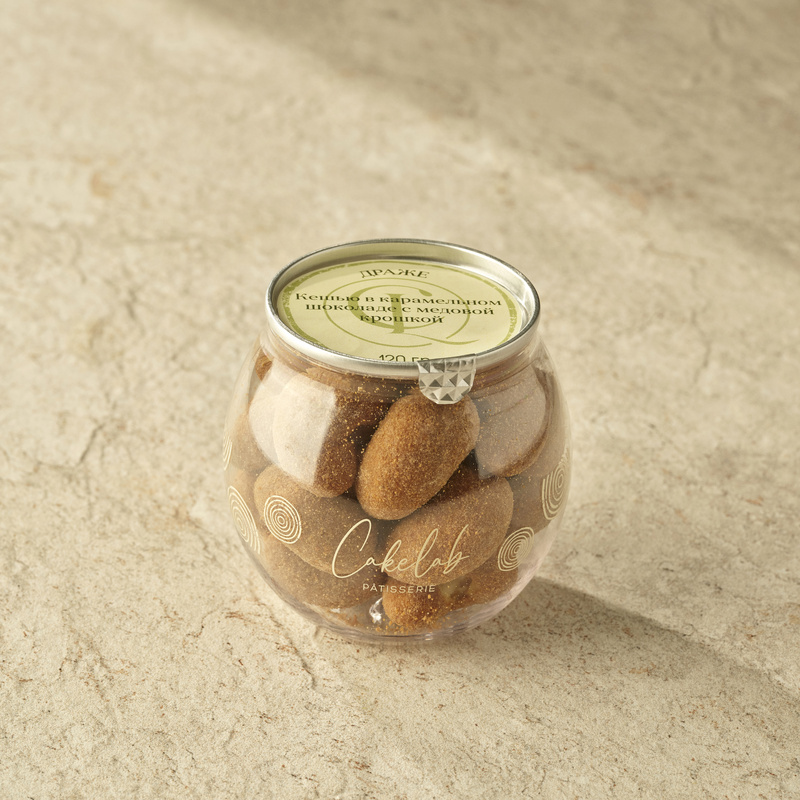 Asal ushoqlari bilan karamel shokoladga botirilgan keshyu