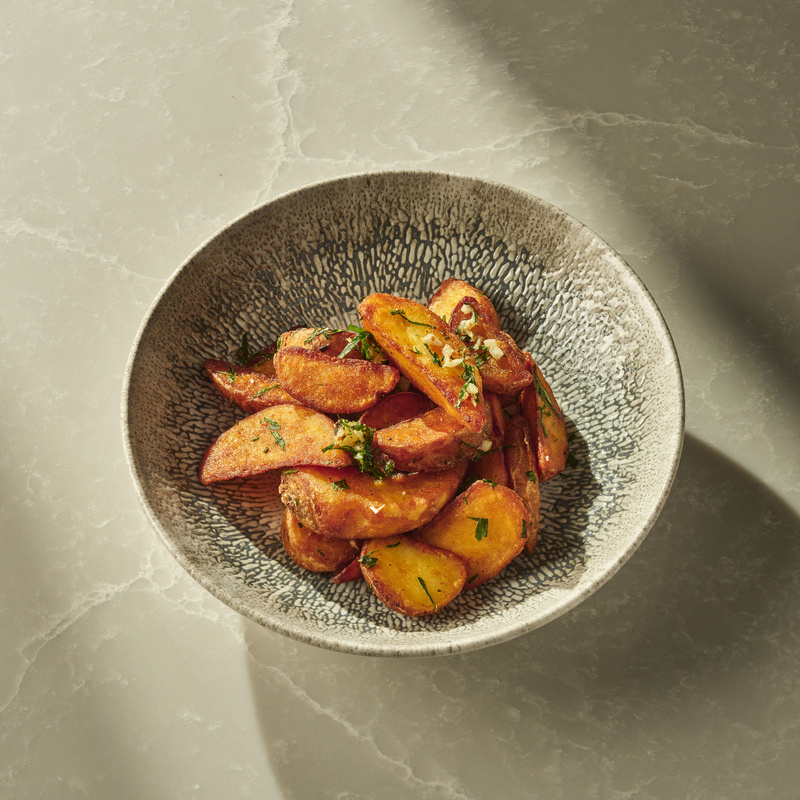 Qishloqcha kartoshka, rozmarin bilan